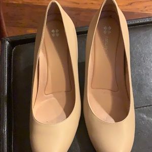 Naturalized Platform Pumps Preowned 9.5M